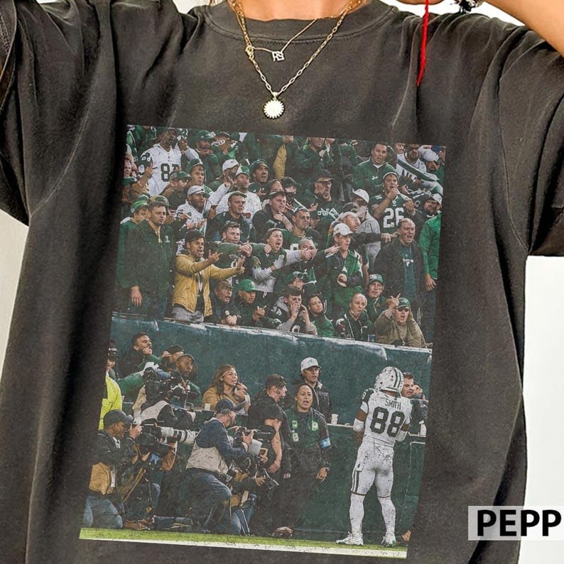 CeeDee Lamb Facing Philly Crowd Shirt