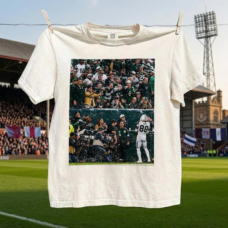 CeeDee Lamb Facing Philly Crowd Shirt