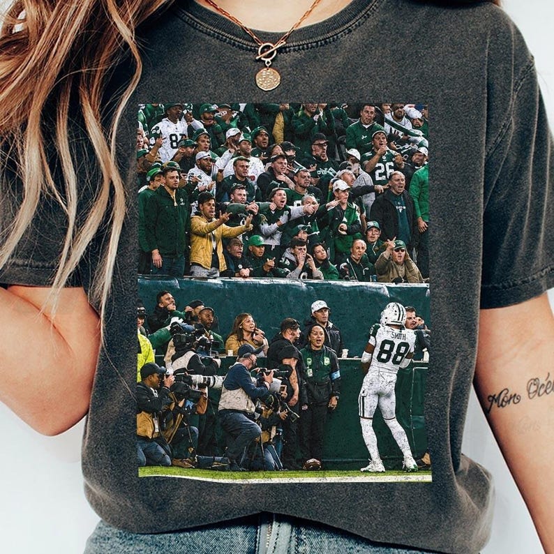 CeeDee Lamb Facing Philly Crowd Shirt